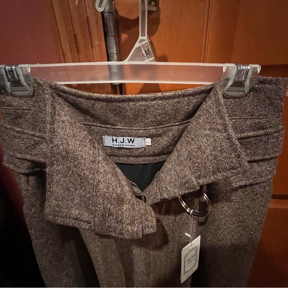 Taupe turtleneck & Skirt set - Picture 6 of 7